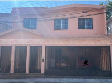 Casa · 200m² · 4 Recámaras · 2 Estacionamientos · Casa en Venta en Cortijo del Río