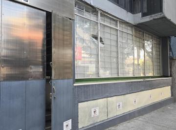 Local comercial · 120m² · Local de 120 m² Sobre Patriotismo, Área Ampliamente Godín.