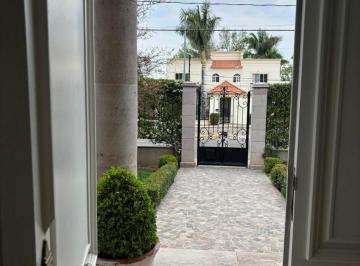 5e3c8b989b15a46234e9ceb9d378cf2bd29b5687d2392287cf8f172d28cae98a · Hermosa Casa en Venta en Villas de Irapuato, Colinda con Campo de Golf.