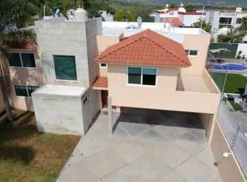 2f74ee4128d781b62a354e8f2af67bb69b544c381331e920214a53c66192a51a · Amplia y Hermosa Casa en Venta en Villas de Irapuato.