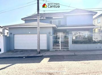 Casa de 3 habitaciones, Ensenada · Casa en Venta de 2 Niveles con Amplios Espacios • Moderna Oeste, Ensenada B. C.