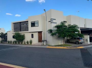 Casa · 266m² · 3 Recámaras · 2 Estacionamientos · Casa en Venta Condominio "La Condesa" Juriquilla Queretaro