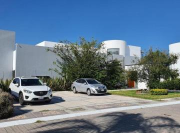 Casa · 1280m² · 4 Recámaras · 6 Estacionamientos · Preciosa Residencia en Venta Balcones de Juriquilla Queretaro