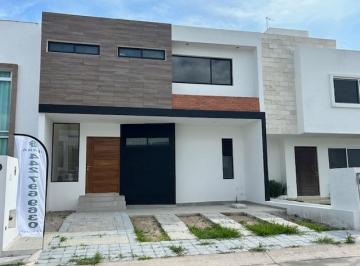 Casa · 213m² · 3 Recámaras · 2 Estacionamientos · Excelente Casa en Venta Grand Juriquilla Queretaro