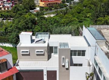 Casa · 470m² · 5 Recámaras · 2 Estacionamientos · Casa en Venta, Fracc. Residencial San Felipe del Agua