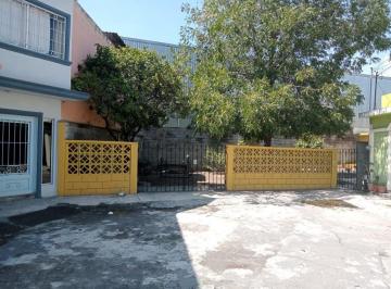 Casa de 4 habitaciones, San Nicolás de los Garza · Casa en Venta con Terreno Excedente - San Nicolas