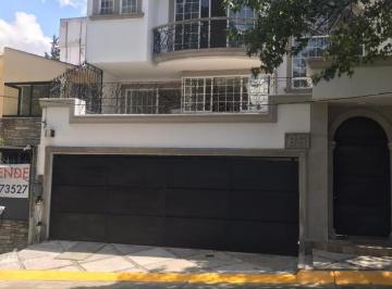 Casa · 250m² · 3 Recámaras · 4 Estacionamientos · Casa en Remodelada Parques de La Herradura