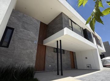 Casa · 330m² · 3 Recámaras · 2 Estacionamientos · Casa Lomas de Angelopolis 2, 3 Recamaras