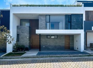 Casa · 330m² · 3 Recámaras · 2 Estacionamientos · Casa Lomas de Angelopolis 2, 3 Recamaras