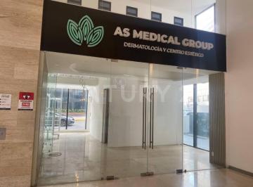 Oficina · 102m² · 300 Estacionamientos · Local Comercial en Zona Médica