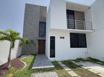 Casa · 163m² · 2 Estacionamientos · Casa en Residencial Lomas Residencial