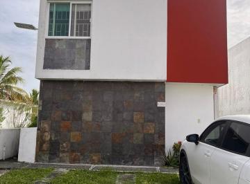 Casa · 108m² · 3 Recámaras · 4 Estacionamientos · Casa Amueblada en Renta en Fracc. Banus, Alvarado Veracruz.