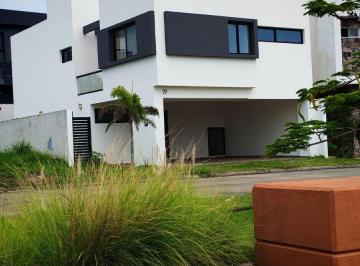 Casa de 3 habitaciones, Alvarado · Casa en Venta en Punta Tiburón