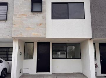 Casa en condominio de 2 habitaciones, Zapopan · Casa en Renta en Coto Savia Tulipan, en Av San Isidro No.440, Zapopan, Jalisco. Cp.45133