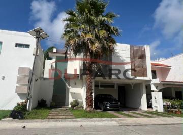 Casa de 4 habitaciones, Carmen · Casa en Venta en Residencial del Lago 4 Recamaras + Alberca, Ciudad del Carmen