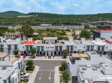 Casa · 245m² · 2 Estacionamientos · Casa en Venta en Juriquilla Querétaro