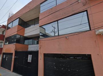 Edificio · 10 Estacionamientos · Edificio de Oficinas y Locales Comerciales en Venta Cerca de Plaza Puerta La Victoria, Querétaro - (