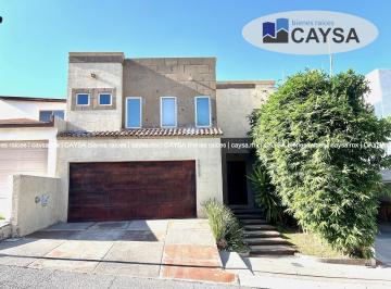 Casa · 330m² · 3 Recámaras · 2 Estacionamientos · Casa en Venta en Mision del Bosque (Acabados de Lujo)