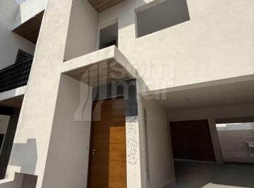 Casa de 3 habitaciones, Saltillo · Casa de 3 Plantas con Terrazas y Jardín en Residencial Cazadores