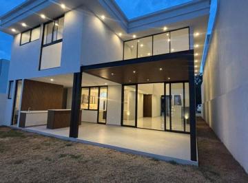 Casa de 3 habitaciones, León · Venta de Casa Nueva en Jardines del Campestre