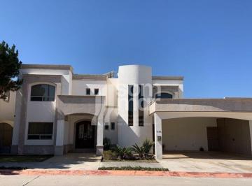 Casa de 3 habitaciones, Saltillo · Casa con Terraza en Renta en Versalles