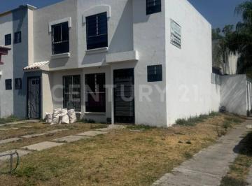Casa · 71m² · 3 Recámaras · 2 Estacionamientos · Casa en Venta, Col. Villa Fontana, Tlaquepaque, Jal.