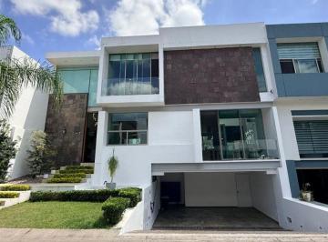 Casa en condominio de 4 habitaciones, Zapopan · Casa en Venta en Villa Verona Coto con Alberca