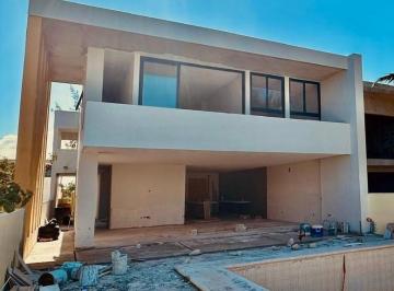 Casa · 358m² · 3 Recámaras · 3 Estacionamientos · Casa de 3 Recámaras en Venta Frente Al Mar en San Benito