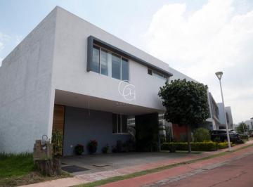 Casa en condominio de 4 habitaciones, Tlajomulco de Zúñiga · Casa en Venta en Fraccionamiento La Rioja
