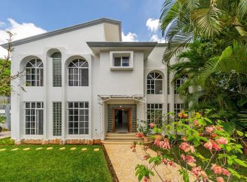 Casa · 390m² · 4 Estacionamientos · Se Vende Casa en Residencial Campestre, Cancun