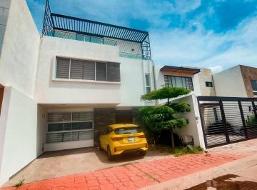 Casa · 270m² · 3 Recámaras · 2 Estacionamientos · Casa en Venta Jardines de Santa Fe, León, Guanajuato. Para Inversión