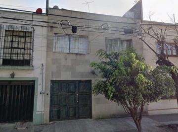 Casa de 4 habitaciones, Coyoacán · Se Vende Casa en Remate Country Club