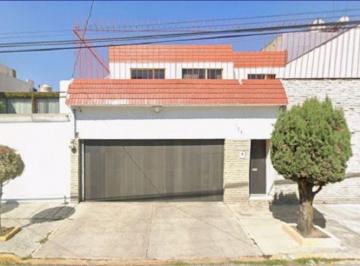 Casa de 4 habitaciones, Toluca · Casa en Toluca, Colonia Americas, con Patio, Cerca de Hospitales, Terminal de Aut. y Centro Comercia