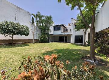Casa de 3 habitaciones, Cuernavaca · Casa en La Mejor Zona de Cuernavaca. Fracc. con Seguridad. 400 m. Estilo Cuernavaca.