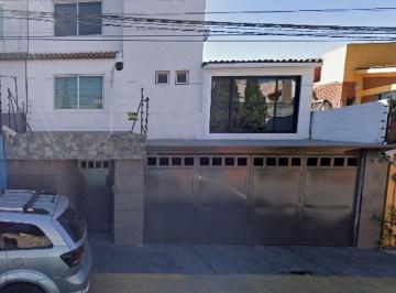 Casa de 4 habitaciones, Toluca · Casa de 4 Recamaras en Toluca, Colonia Las Torres, Cerca de Centros Comerciales