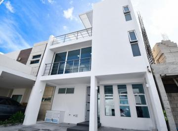Casa · 3 Recámaras · 2 Estacionamientos · Venta de Casa Nueva en Arbolada