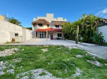 Casa · 431m² · 3 Recámaras · Casa con Opción de Ampliación, en Venta, Adolfo Lopez Mateos, Cozumel