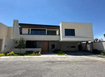 Casa · 652m² · 4 Recámaras · 4 Estacionamientos · Residencial Villas de San Miguel