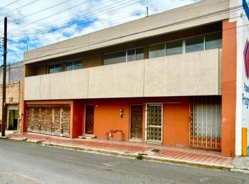 Casa de 5 habitaciones, Saltillo · Casa en Venta en El Centro de Saltillo, con Oficinas y Local Comercial Independientes