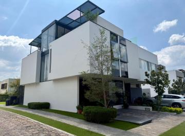 Casa en condominio Venta de 4 habitaciones · Casa en Venta en Bosques Vallarta en Esquina Dentro de Coto