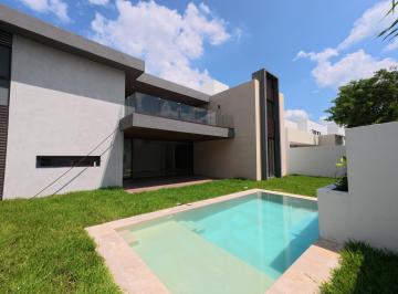 Casa · 500m² · 6 Estacionamientos · Casa en Mérida