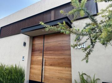 Casa · 331m² · 3 Recámaras · 2 Estacionamientos · Vive Como Siempre Soñaste!