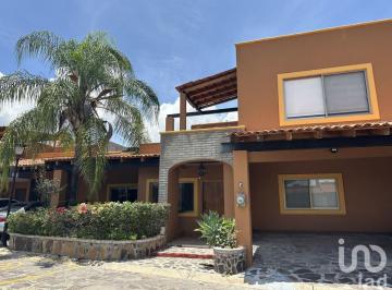 Casa · 220m² · 3 Recámaras · 2 Estacionamientos · Casa en Renta en Ajijic