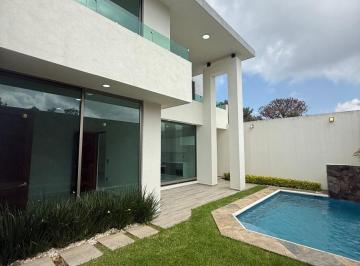 Casa de 4 habitaciones, Morelia · Casa en Venta con Alberca Coto Boscoso Altozano