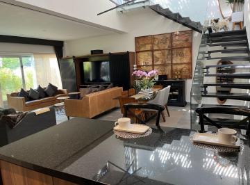 Casa en condominio · 165m² · 2 Recámaras · 3 Estacionamientos · Casa en Condominio en Venta en Cuajimalpa