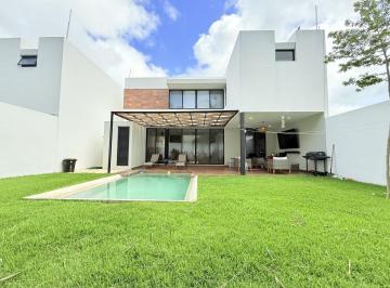 Casa · 300m² · 3 Recámaras · Casa en Venta en Privada con Paneles Solares