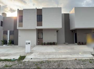 Casa de 2 habitaciones, Villa de Alvarez · Casa en Venta La Joya 2 Rec. en Villa de Álvarez Col. con Gran Jardín y a Una Cuadra Av Pablo Silva