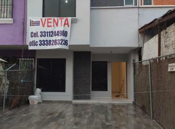 Casa de 2 habitaciones, Puerto Vallarta · Casa Completamente Remodelada con Uso de Suelo Mixto
