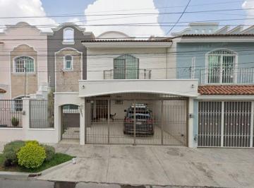 Casa de 3 habitaciones, Guadalajara · Casa en Venta en Bosques de La Victoria, Guadalajara, Jalisco.