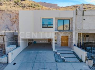 Casa · 307m² · 4 Recámaras · 4 Estacionamientos · Casa en Venta en Fraccionamiento Cumbres de Dominion en Chihuahua, Chih.